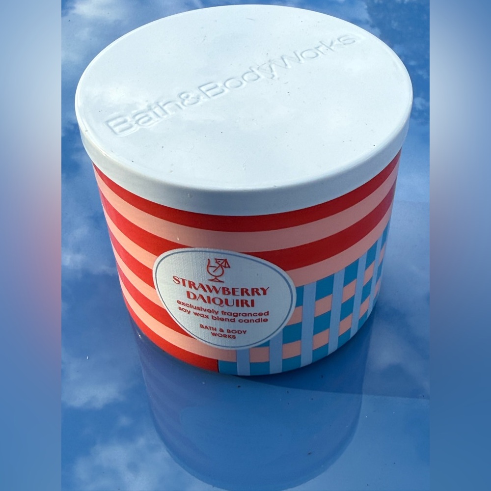 Bath & body works strawberry daiquiri 3 wick candle new